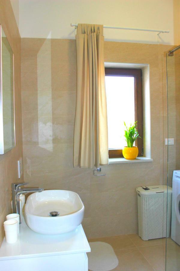Holiday Home Deni Roc Exterior photo